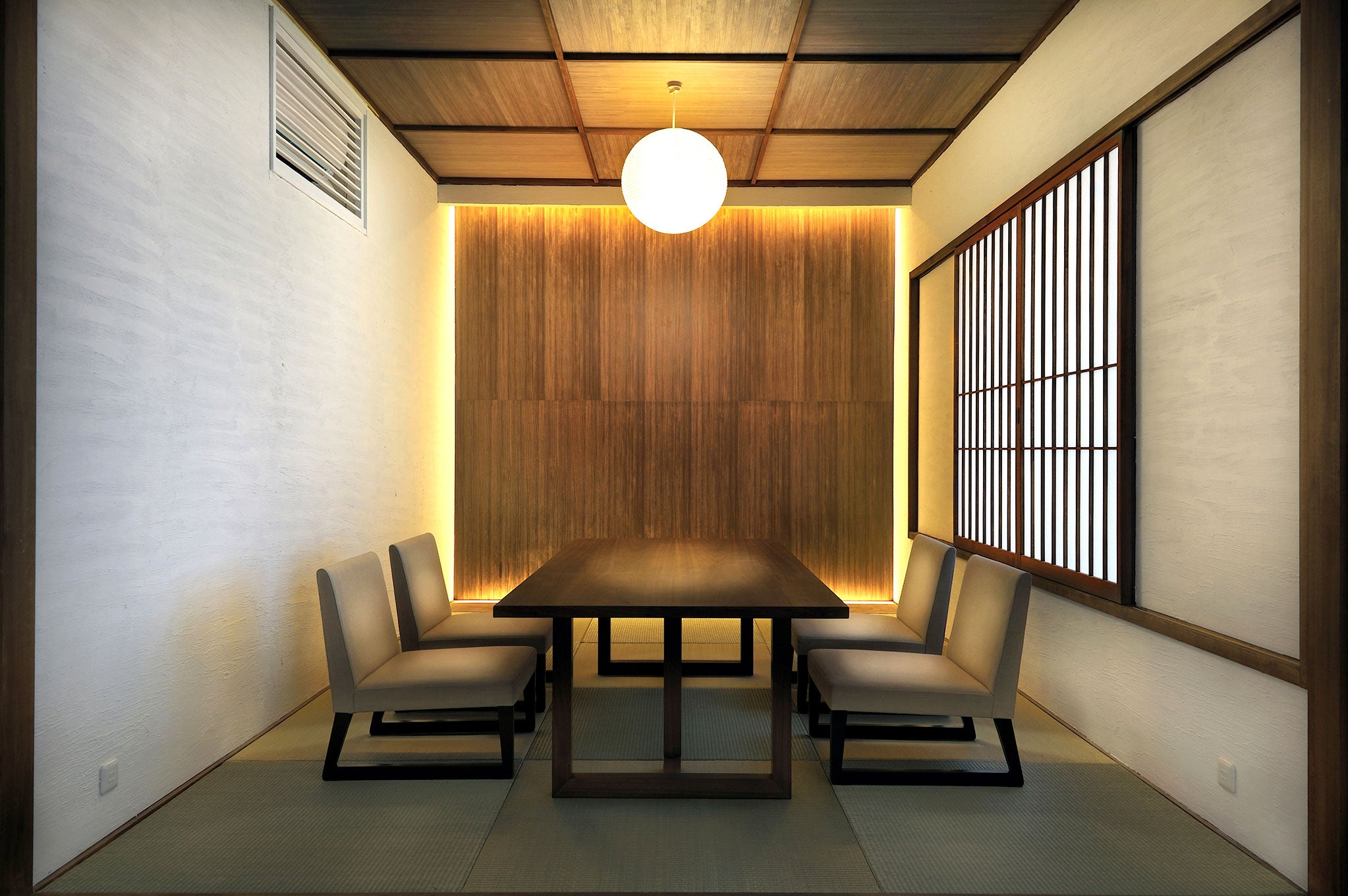 PM140_LEEVEN_low chair – ROCKSTONE